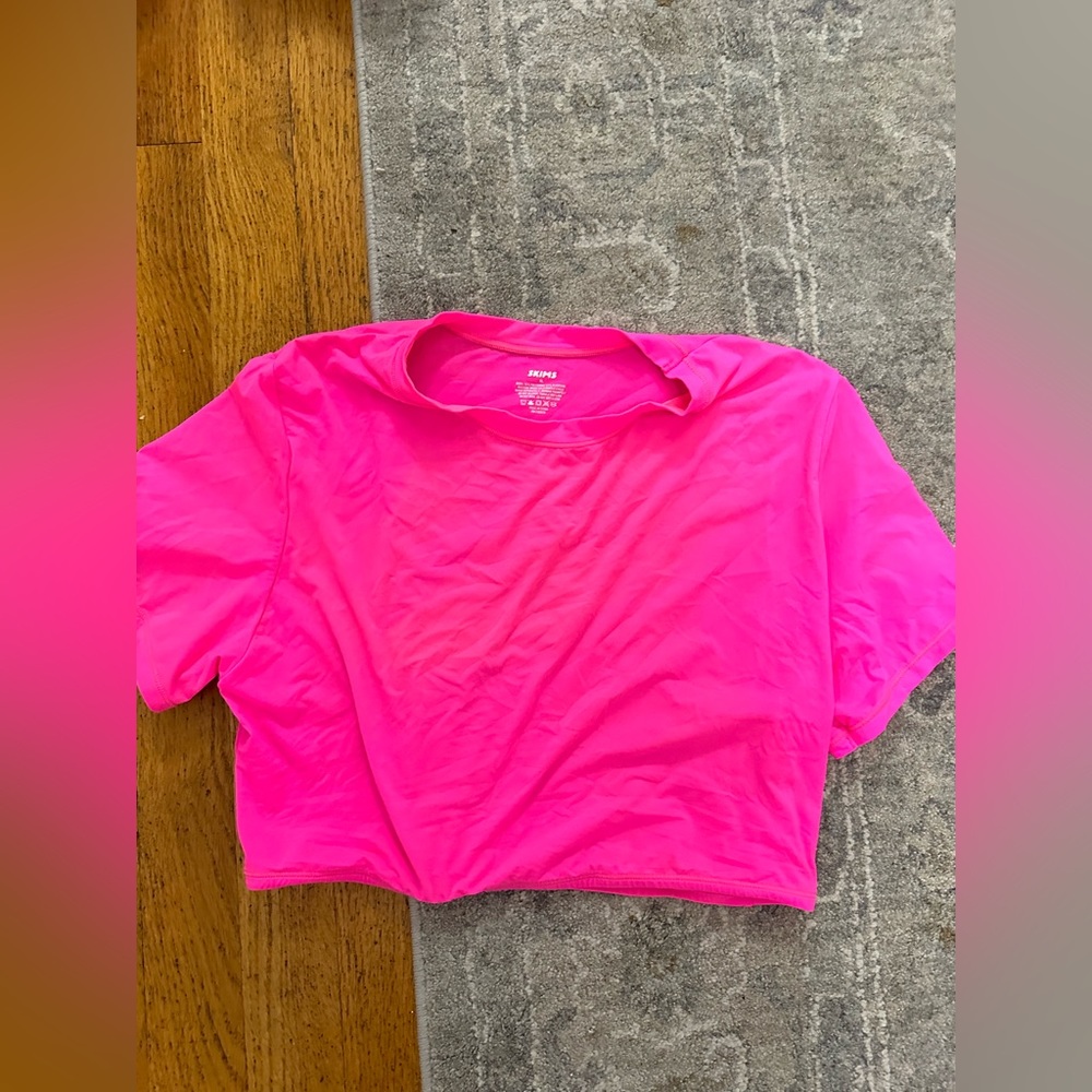 Skims FITS EVERYBODY SUPER CROPPED T-SHIRT | NEON PINK, size XL